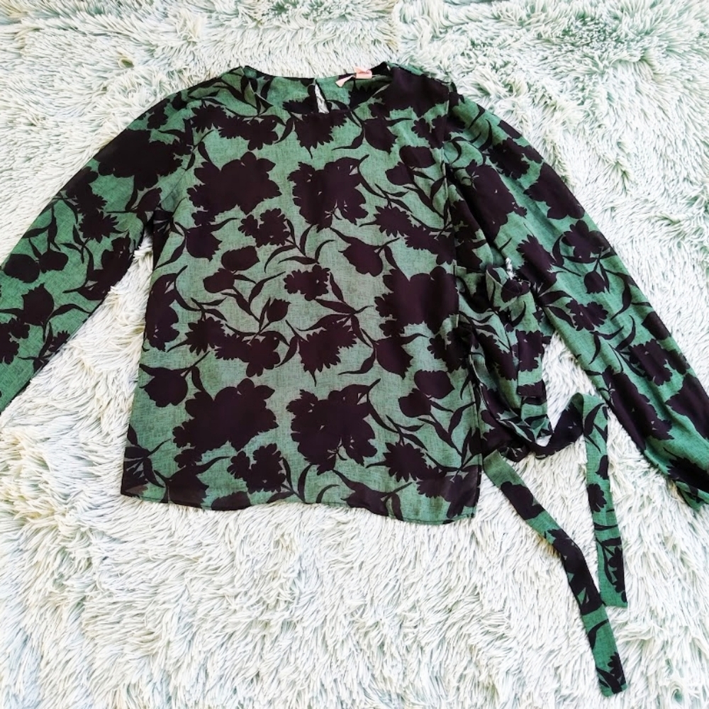 Forever 21 Contemporary- Green Floral Long Sleeve Blouse- Size: XS